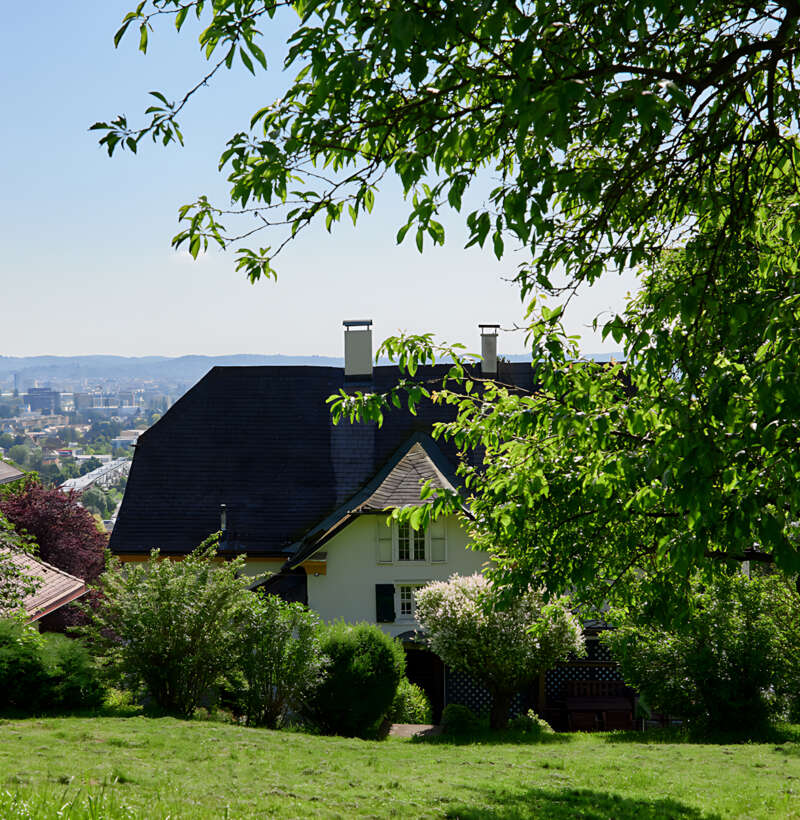 Rarität - gediegenes Anwesen mit spektakulärer Aussicht