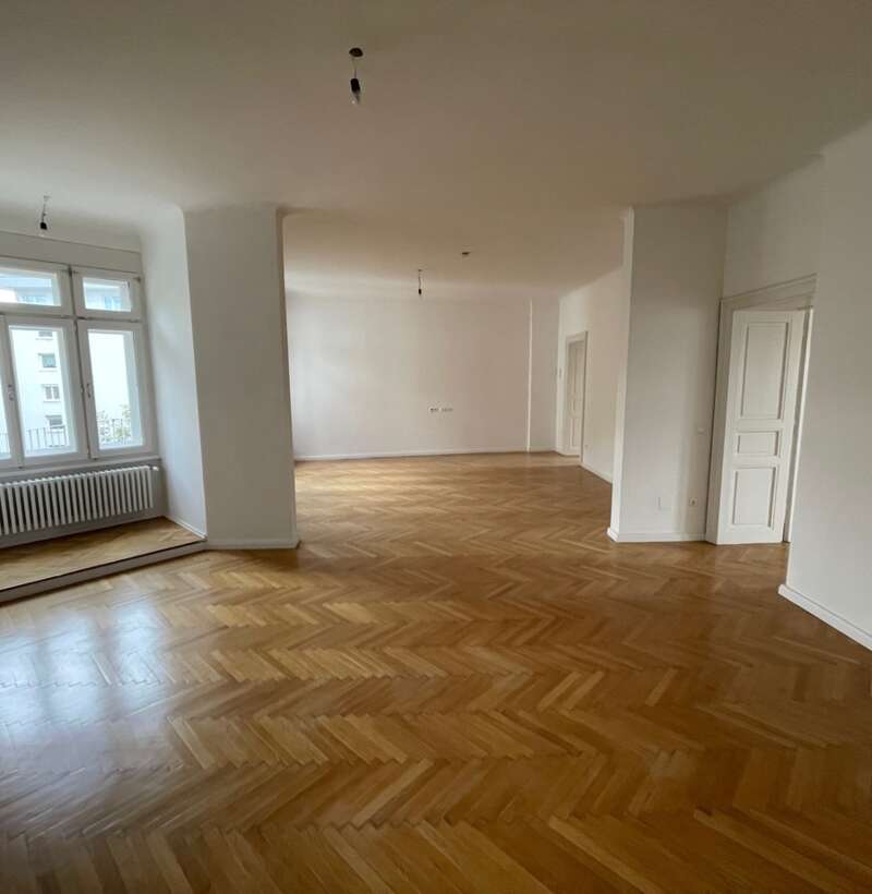 Topsanierte, großzügige Altbauwohnung für gehobene Ansprüche - Erstbezug