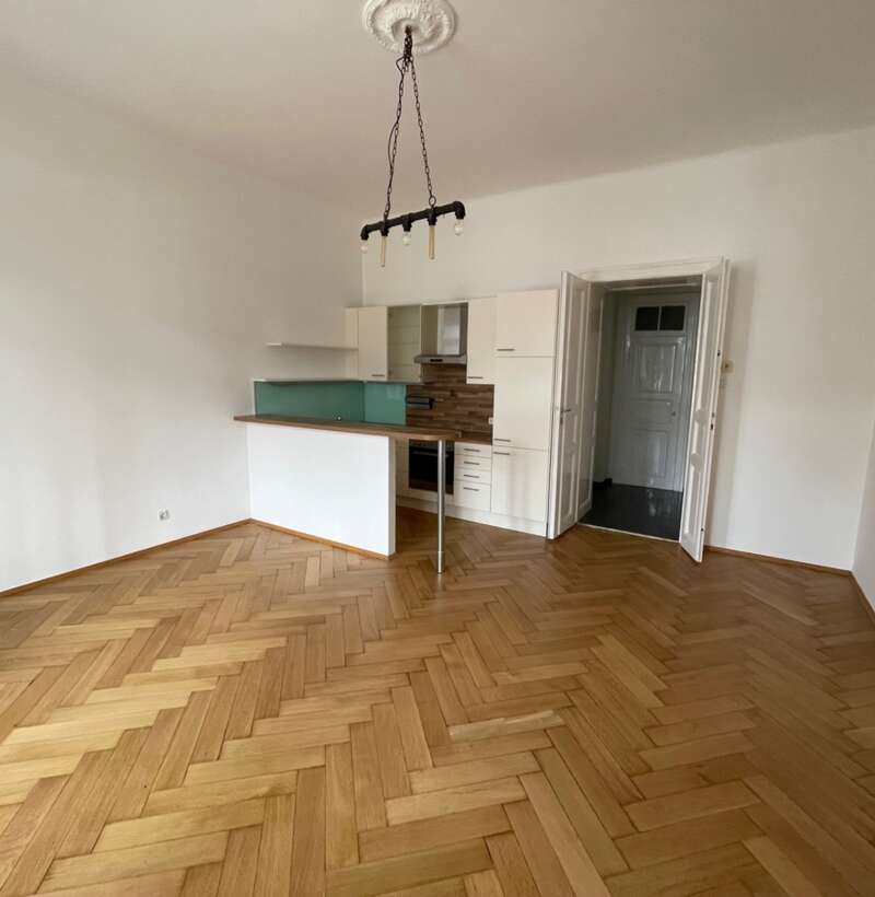 TU-Nähe:  Großzügige  2-Zimmer Altbauwohnung mit kleinem Balkon