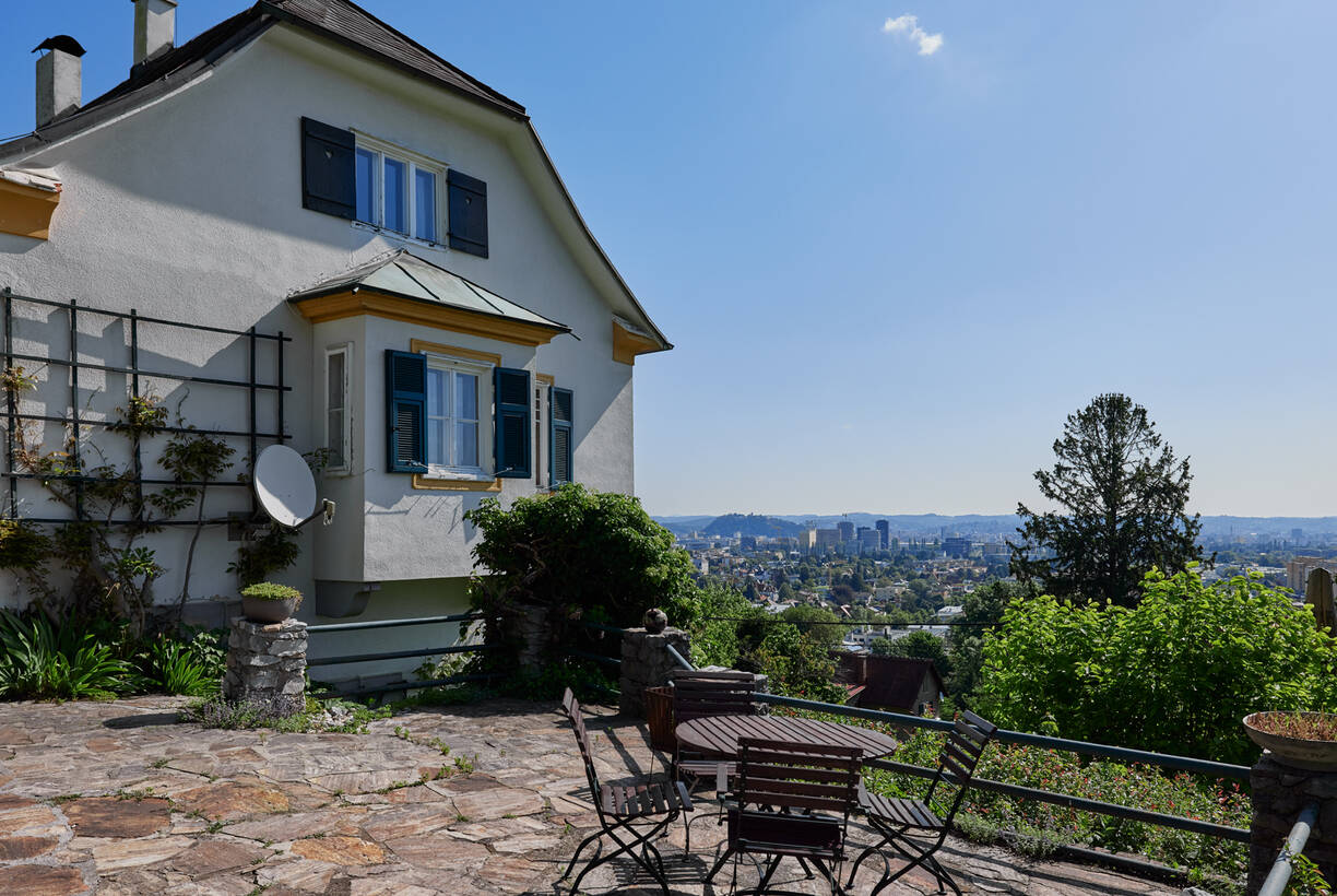 Rarität - gediegenes Anwesen mit spektakulärer Aussicht