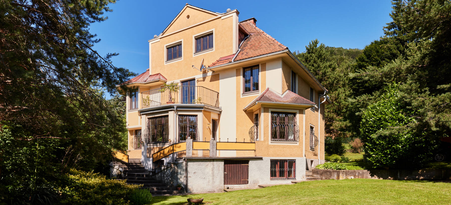 Stilvolle Villa mit gepflegtem Garten in Ruhelage