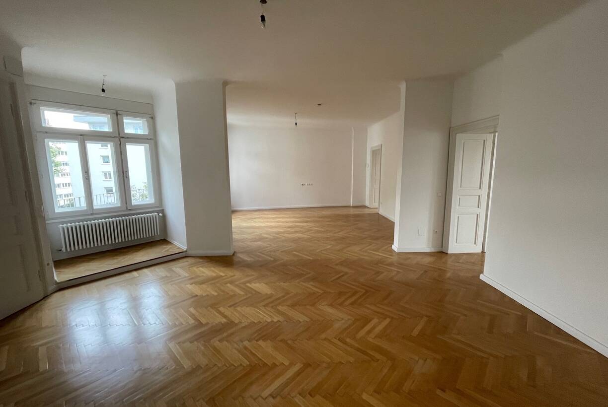 Topsanierte, großzügige Altbauwohnung für gehobene Ansprüche - Erstbezug